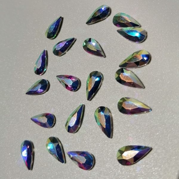 3D Jewels Iridescent Tear Drop 20pc